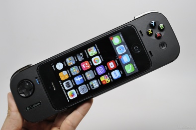 Lên kệ tay cầm chơi game cho iPhone 5